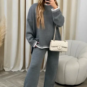 Conjunto com Suéter e Calça com Detalhes em Crochê